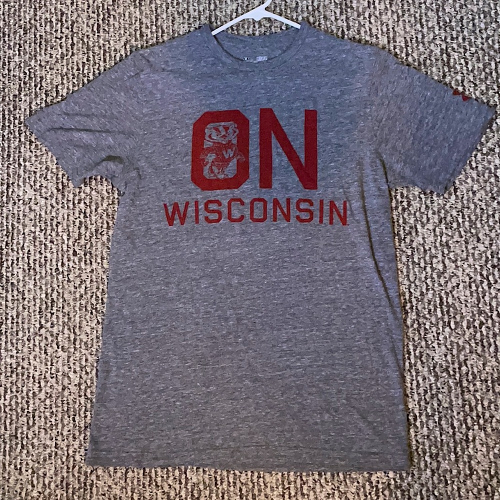 Under Armour - Wisconsin Badgers Tee - Gray/Red